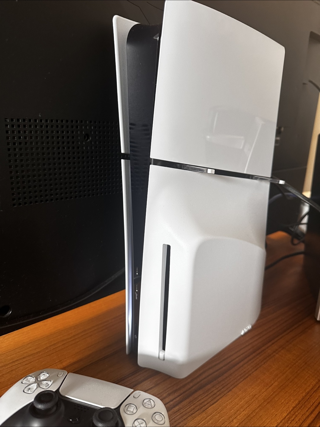 PlayStation 5 slim (disk) w/ COD Black Ops 6 - 1TB - photo 2