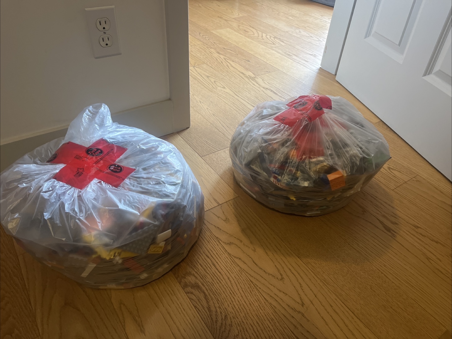 22 pounds of lego - photo 2