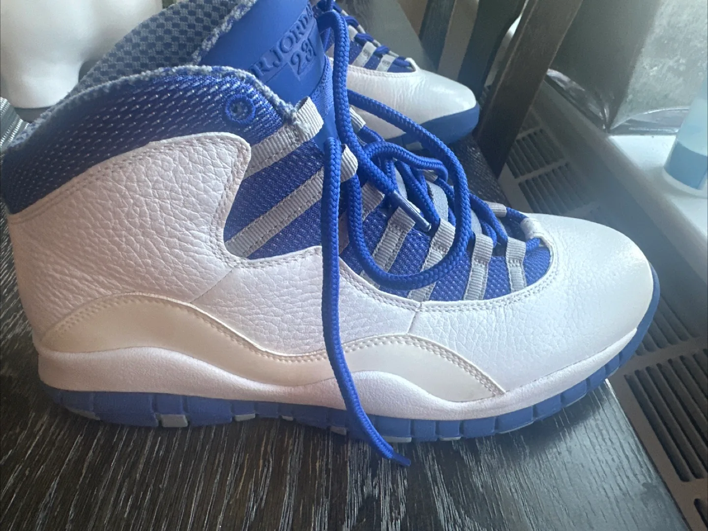 Air Jordan 10 Retro Boys Size 8.5 image indicator(2)