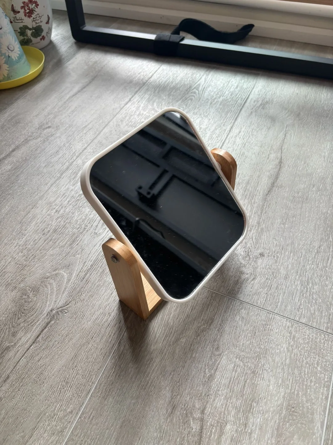 Small Square Vanity Mirror with Wooden Stand image indicator(3)