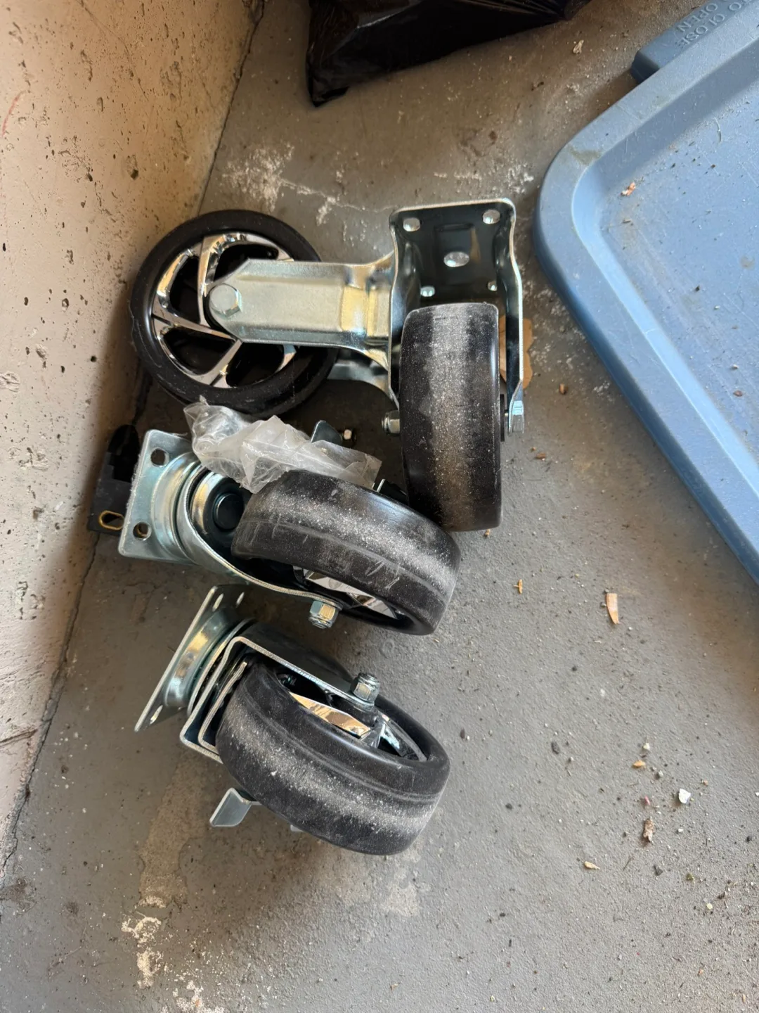 Set of 4 Heavy Duty Casters thumbnail