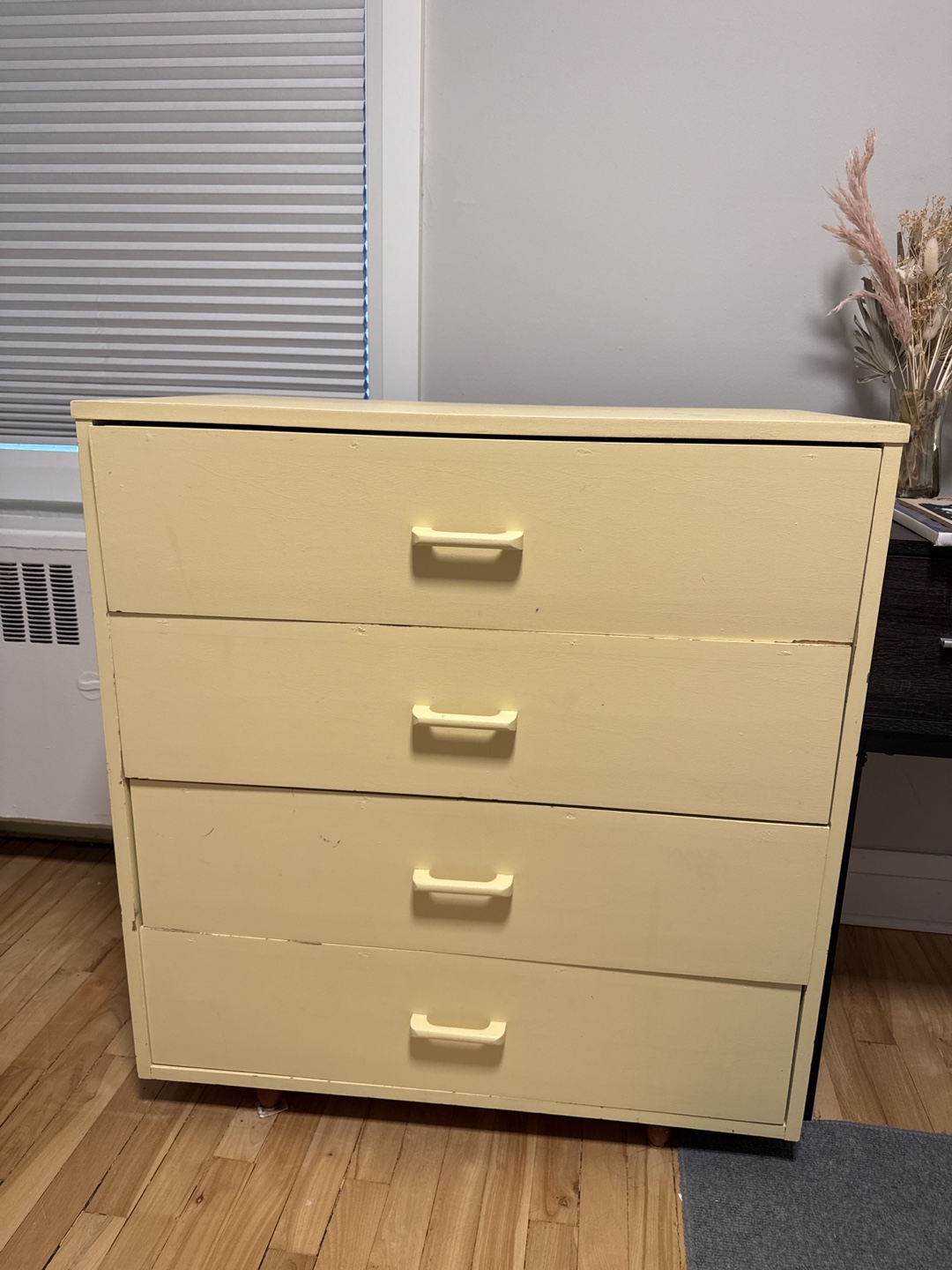 Vintage Four-Drawer Dresser - Pale Yellow - photo 2