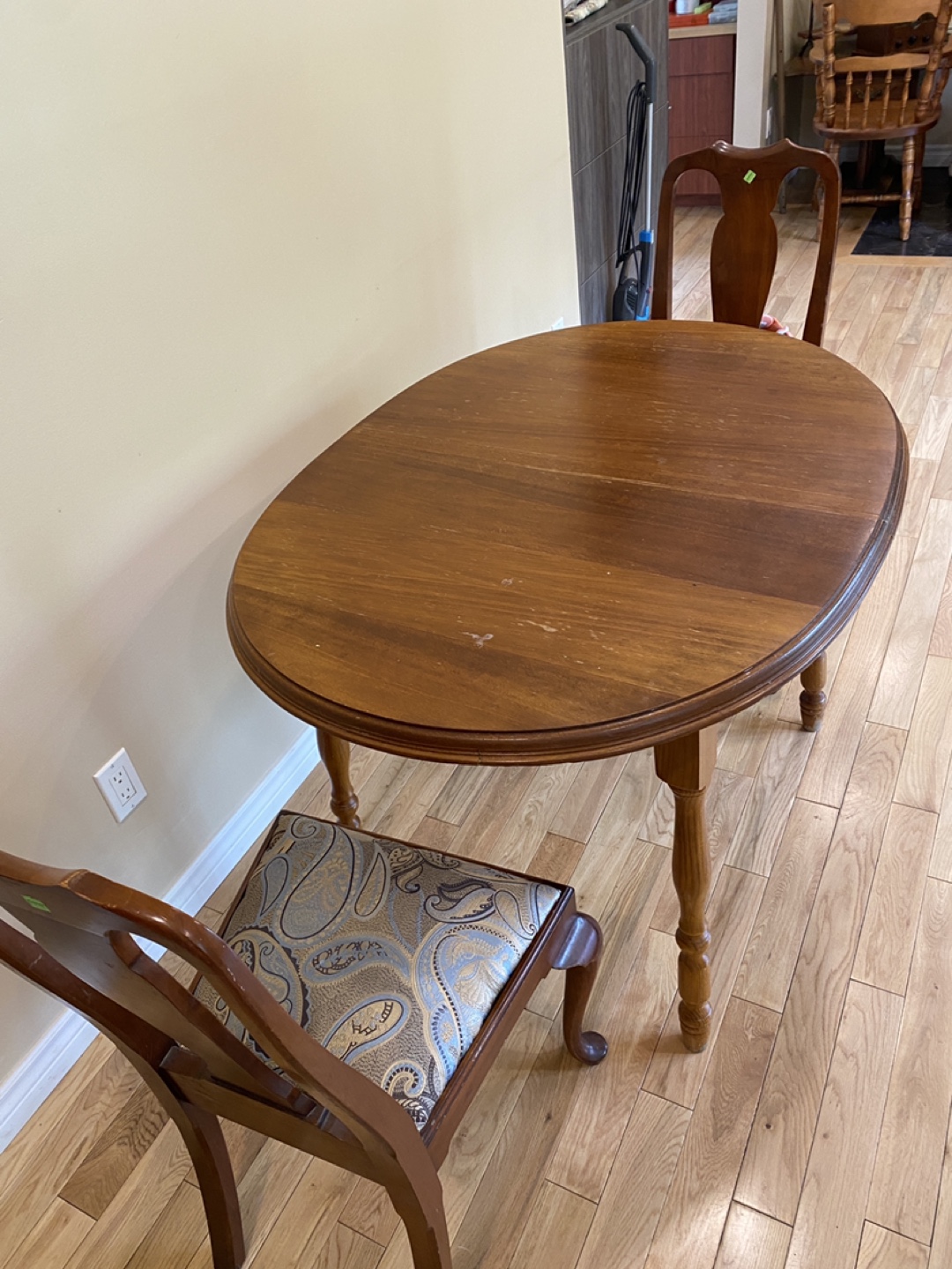 Beautiful Vintage Wood Dining Table with 2  Chairs (CAN DELIVER) - photo 4