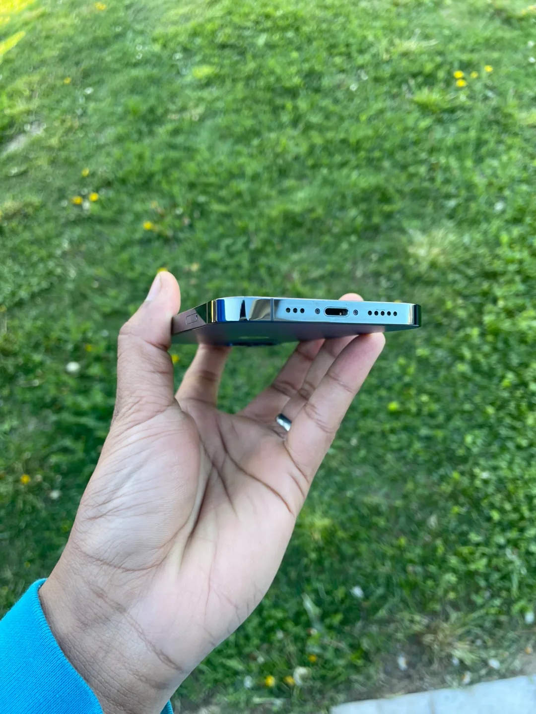 256gb iPhone 12 Pro image indicator(3)