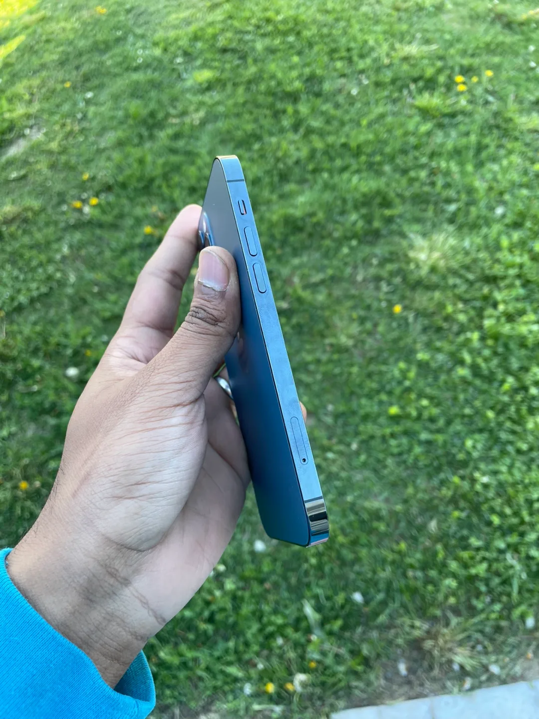 256gb iPhone 12 Pro image indicator(6)