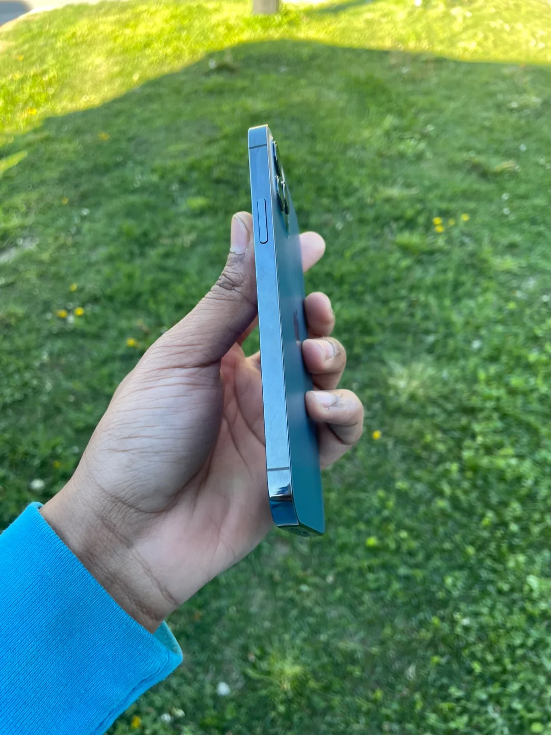 256gb iPhone 12 Pro image indicator(2)