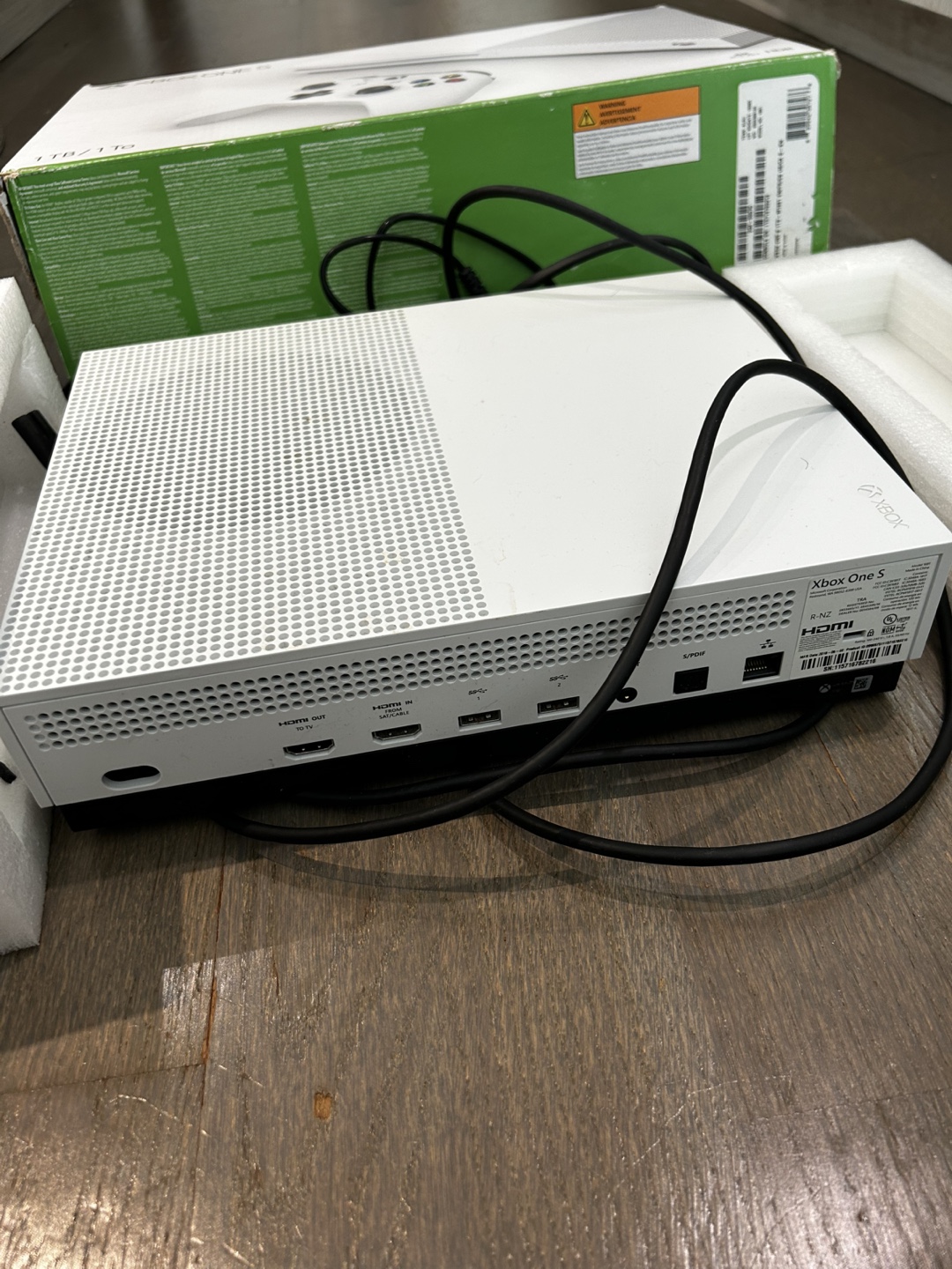 Xbox One S 1TB - photo 2