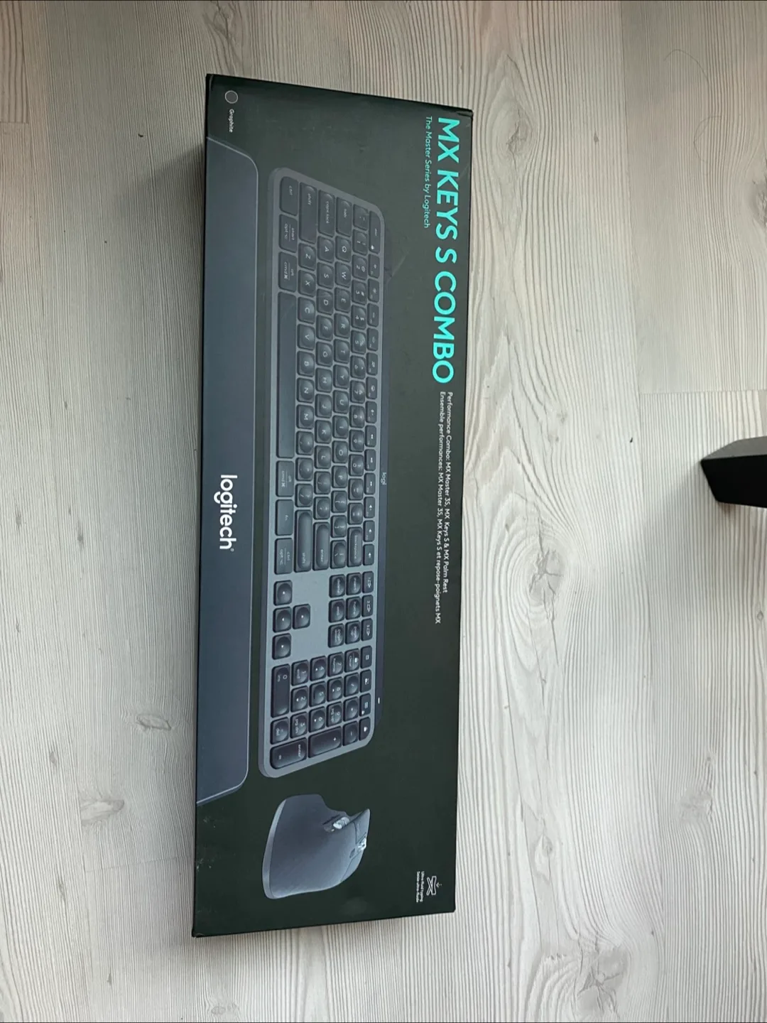 Logitech MX Keys Combo Wireless Keyboard and Mouse thumbnail