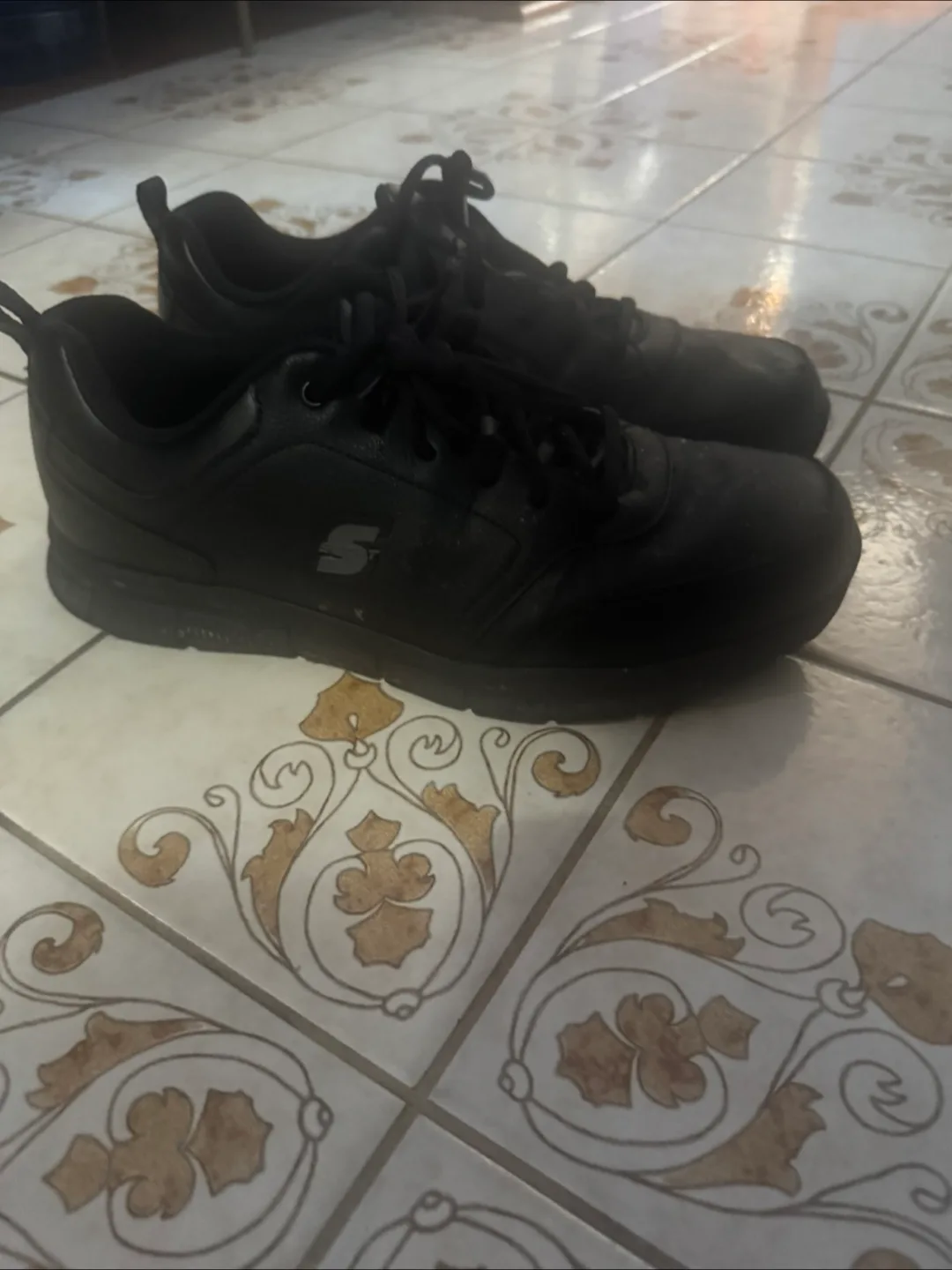 Men’s Sketcher Non Slip - Size 11 image indicator(2)