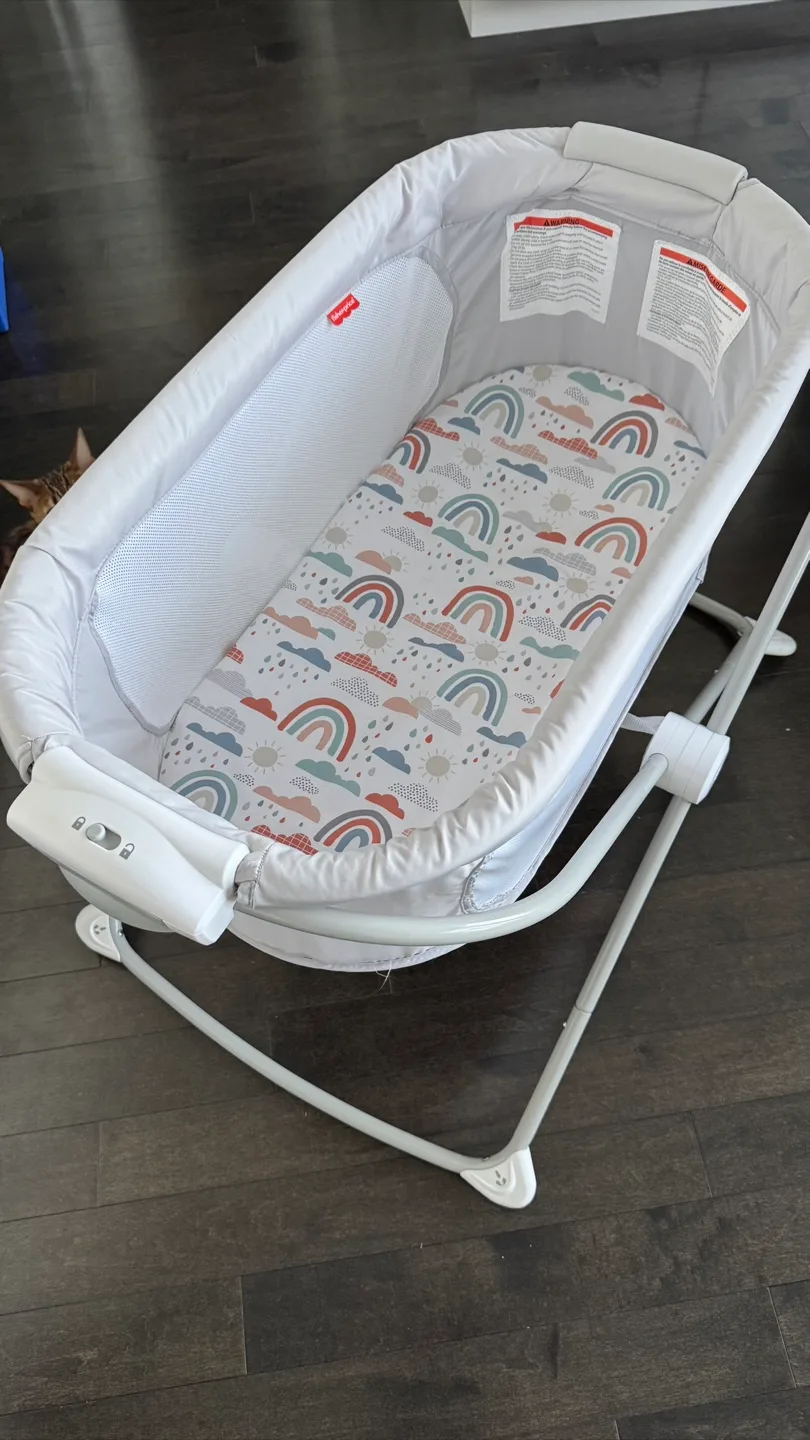 Fisher Price Soothing View Bassinet image indicator(2)