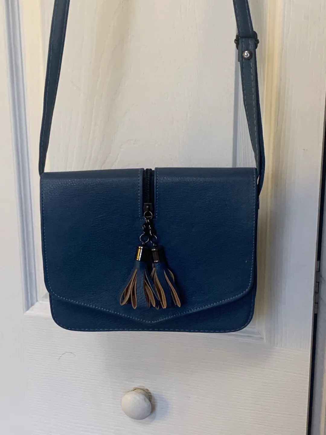 Two crossbody bags image indicator(3)