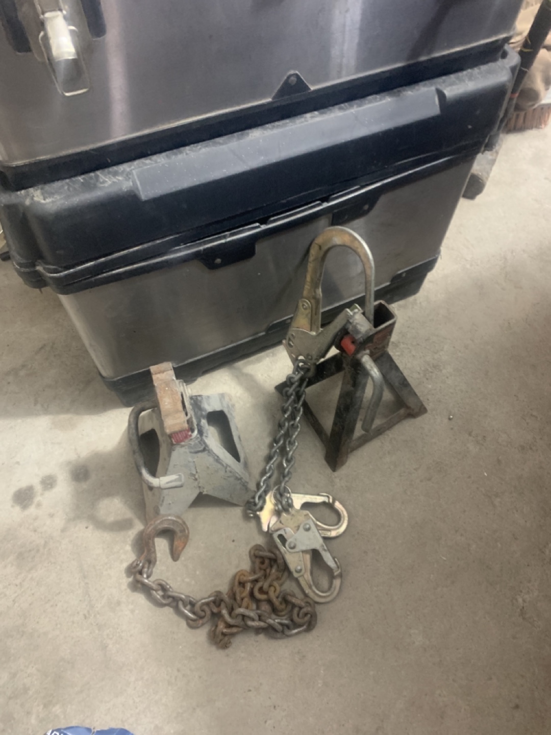 Mechanic's Tool Set and Lifting Gear - photo 4