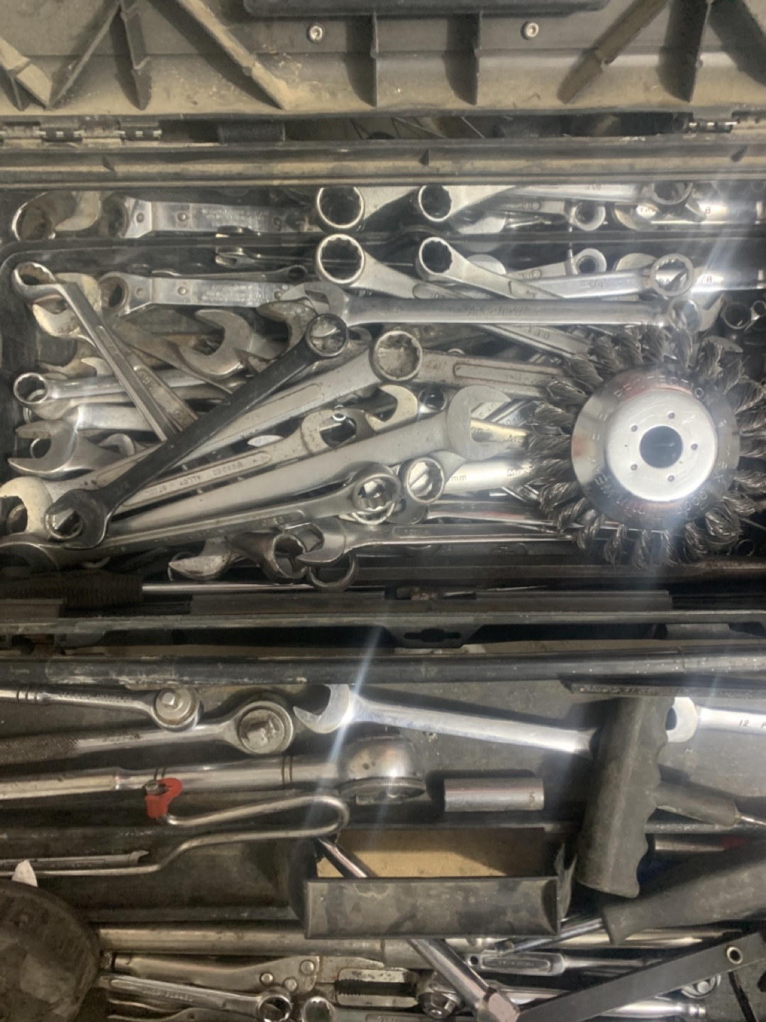 Mechanic's Tool Set and Lifting Gear - photo 2