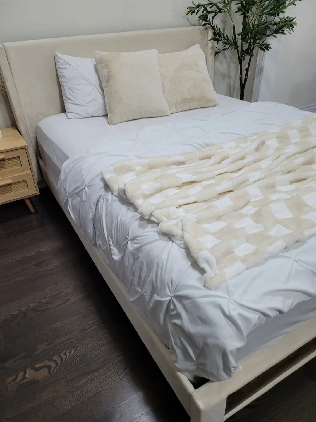 Queen-size Platform Bed Frame image indicator(2)