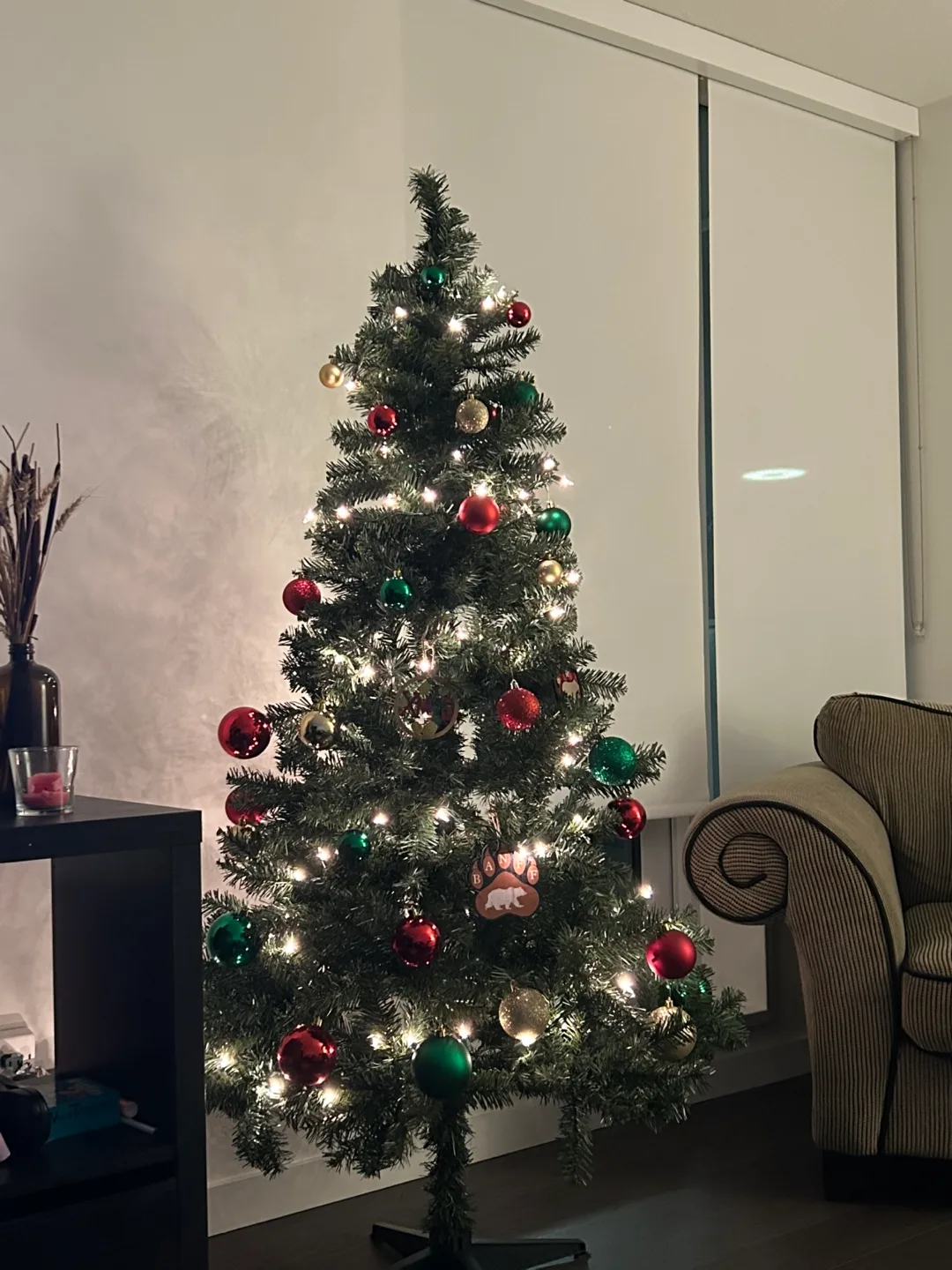 6ft Christmas Tree with Ornaments and Lights thumbnail