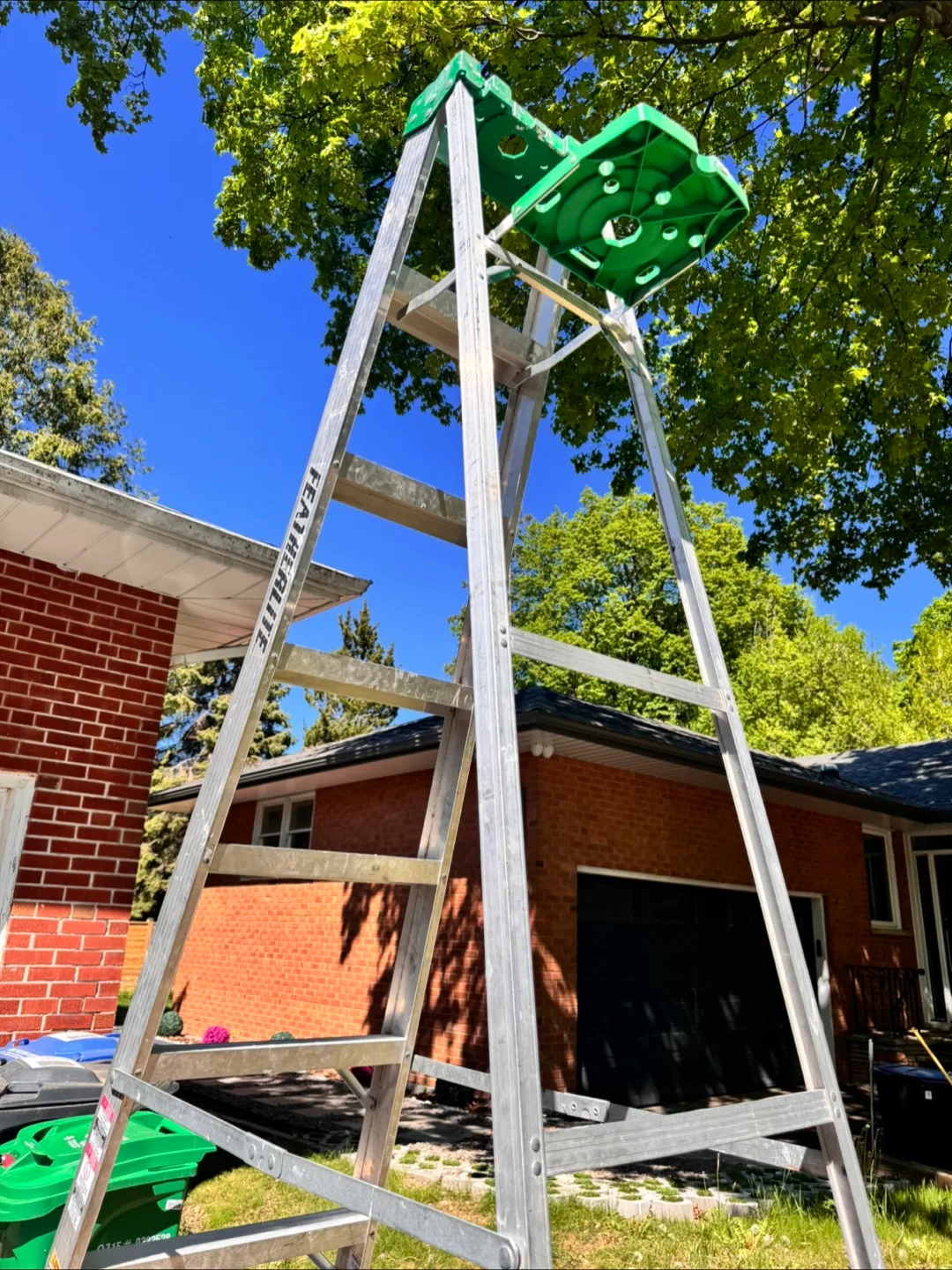 Featherlite 10ft Aluminium A-Frame Ladder - Model FL-2210-10 image indicator(2)