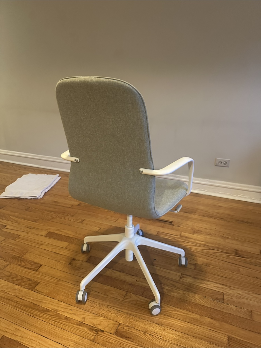 IKEA LÅNGFJÄLL Grey Office Chair with White Base
