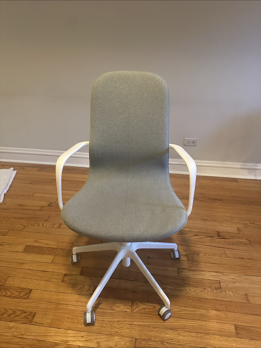 IKEA LÅNGFJÄLL Grey Office Chair with White Base - photo 2