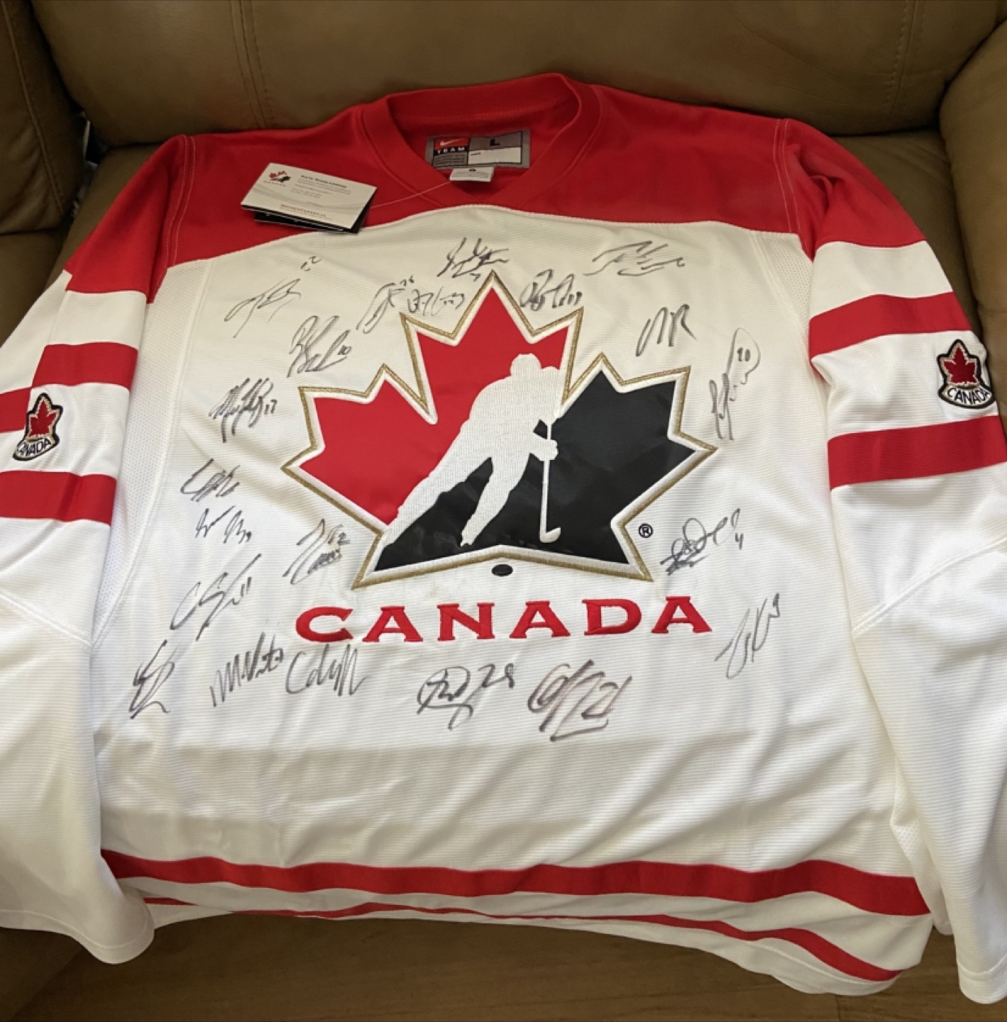 Autographed Team Canada Hockey Jersey Juniors 2011
