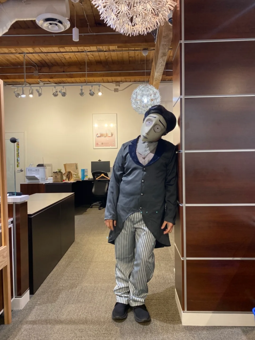 Victor Van Dort (Corpse Bride) Halloween Costume image indicator(3)