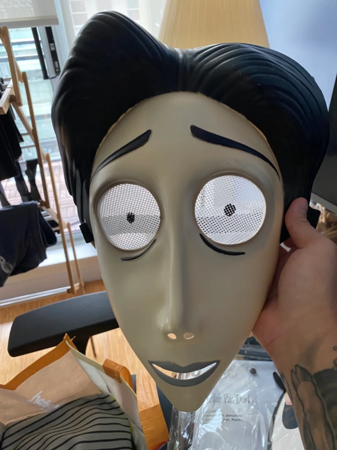 Victor Van Dort (Corpse Bride) Halloween Costume image indicator(8)