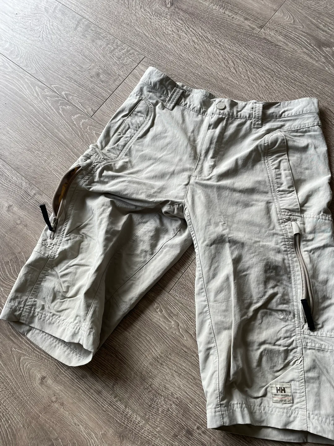 Men's Helly Hansen Beige Cargo Shorts - Size US 32/EU 50 thumbnail