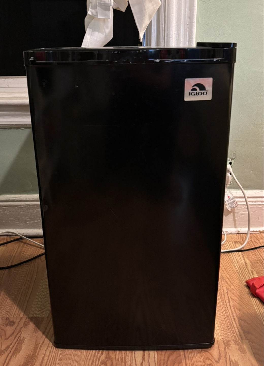 IGLOO Mini Fridge - photo 2