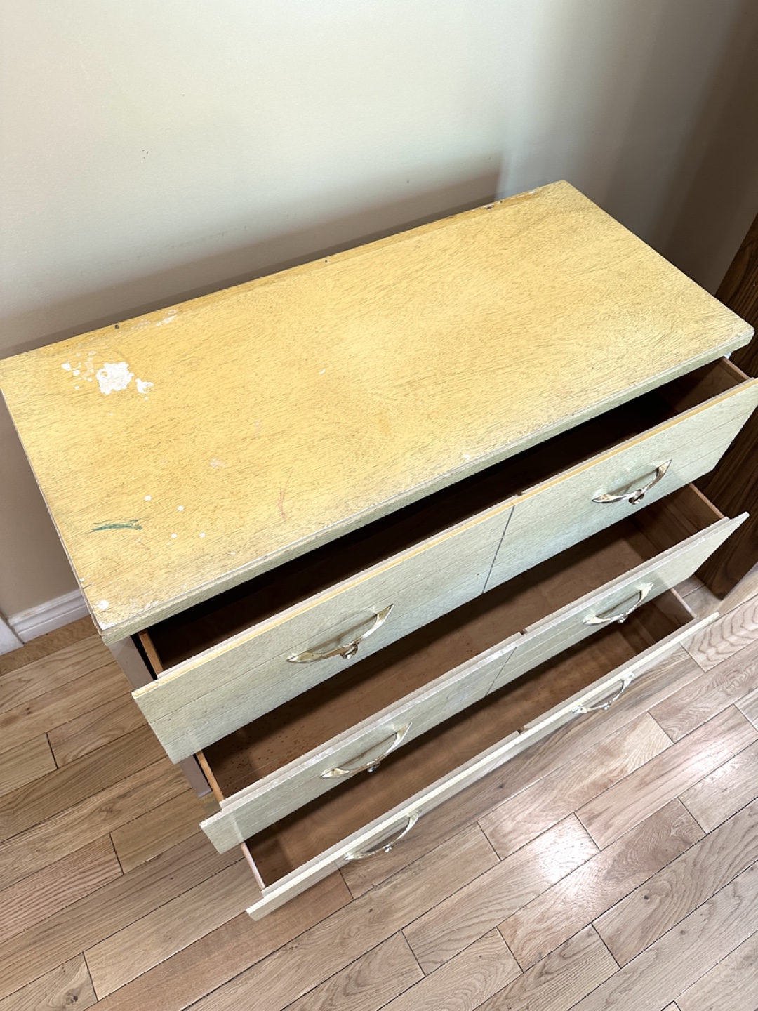 Classic GELCO Furniture Light Colored Dresser (CAN DELIVER) - photo 4