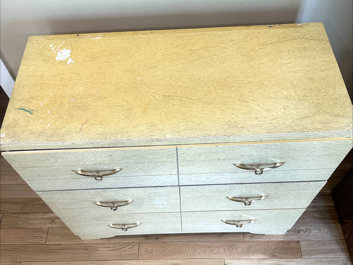 Classic GELCO Furniture Light Colored Dresser (CAN DELIVER) - photo 3