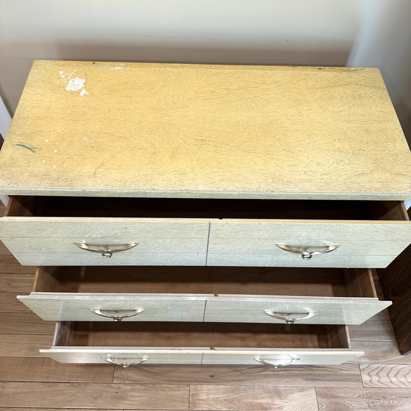Classic GELCO Furniture Light Colored Dresser (CAN DELIVER) - photo 5