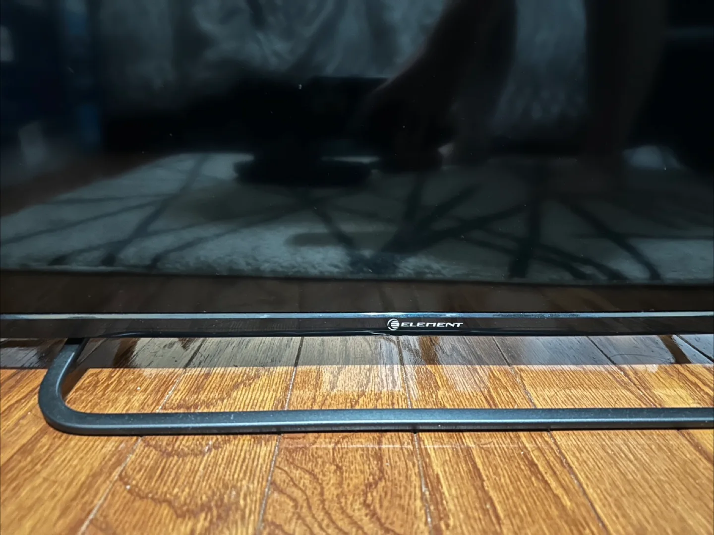 Element 40 inch TV with Chromecast image indicator(4)