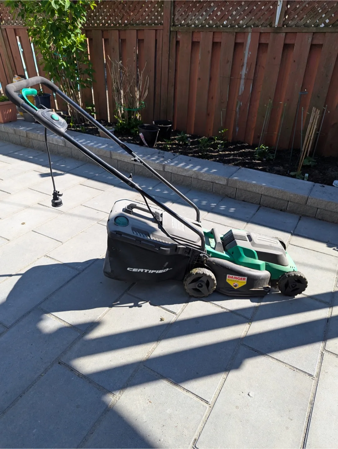 Certified 16-Inch 12 Amp Corded Lawn Mower thumbnail