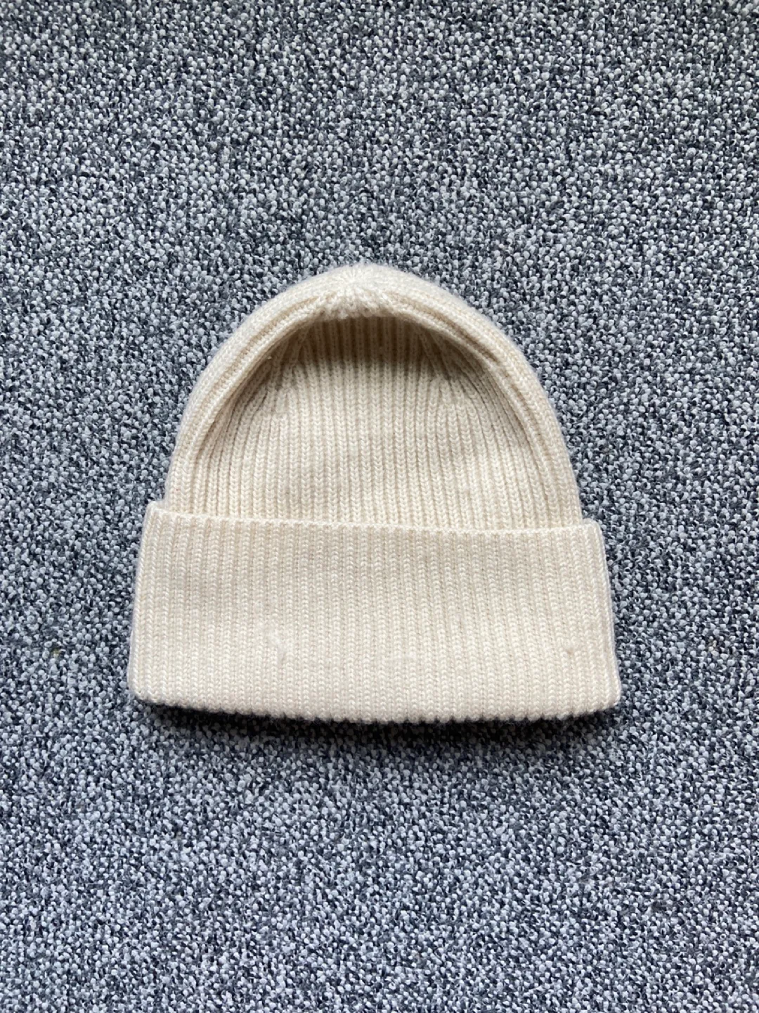 Cream-coloured beanie thumbnail
