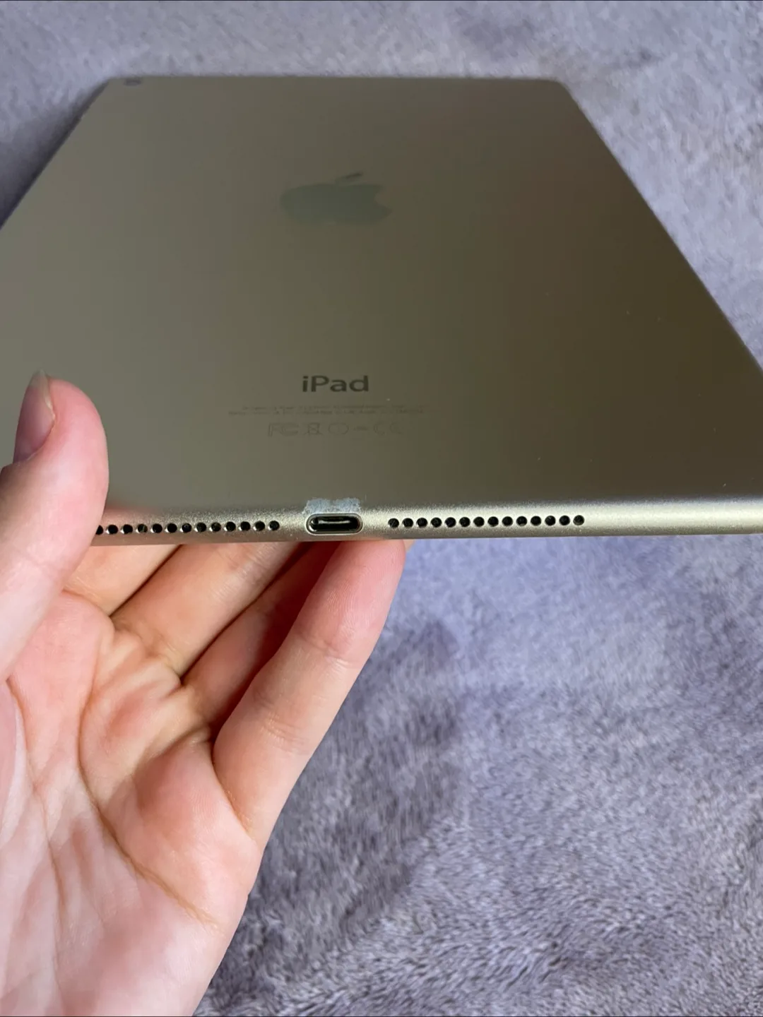 iPad Air 2 – 128 GB, Wi‑Fi, Gold – In Perfect Condition image indicator(3)