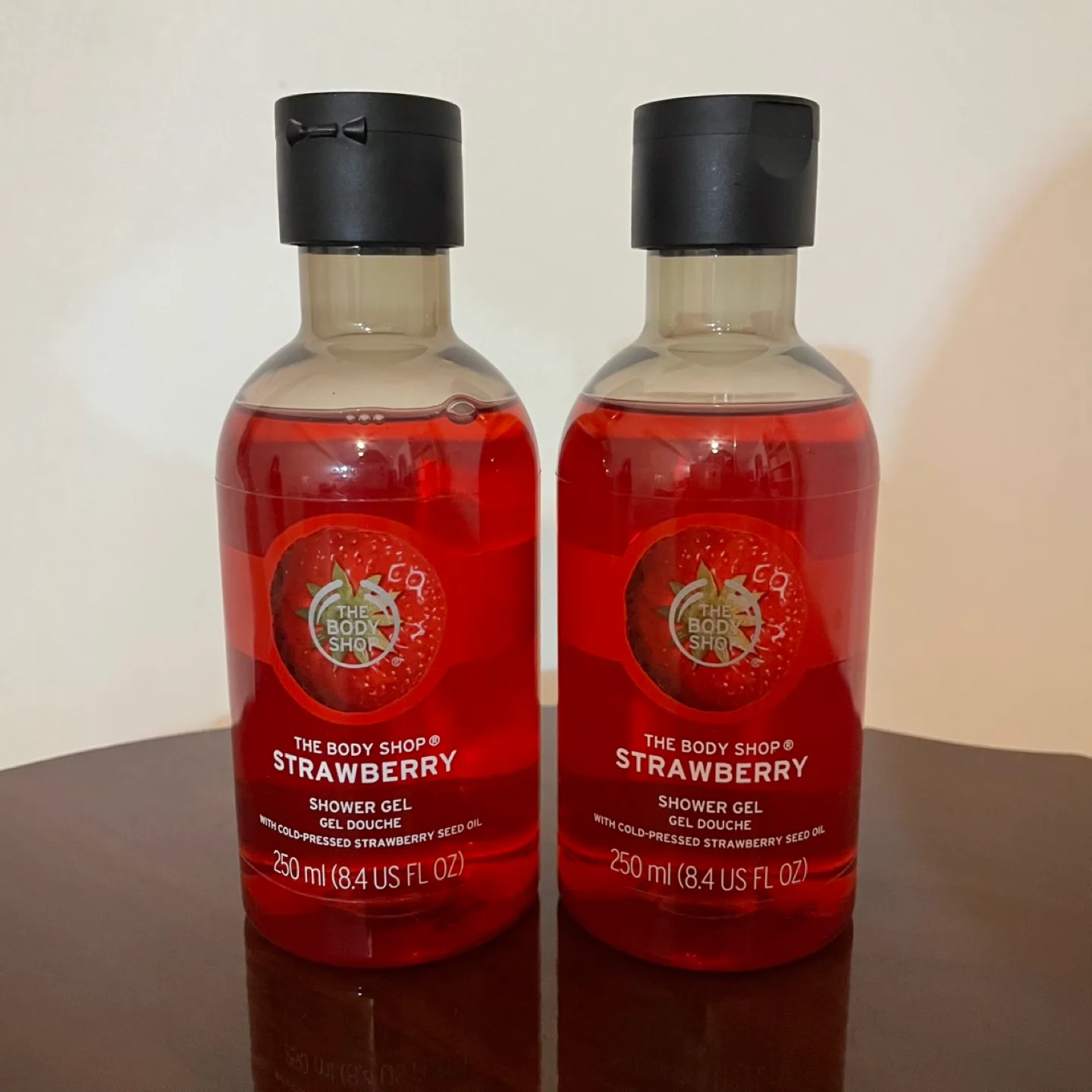 The body shop strawberry shower gel thumbnail