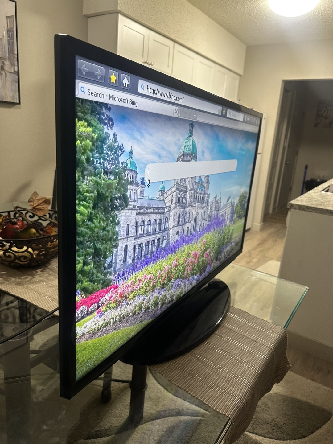 40-inch Samsung Smart TV operates flawlessly. - photo 2