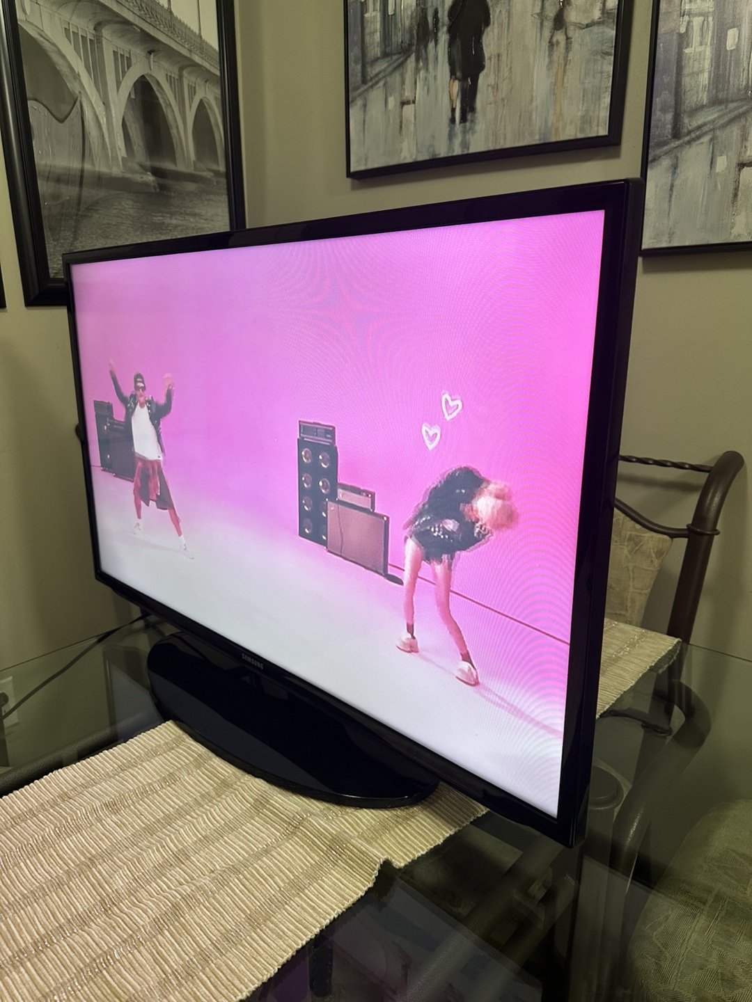 40-inch Samsung Smart TV operates flawlessly. - photo 5