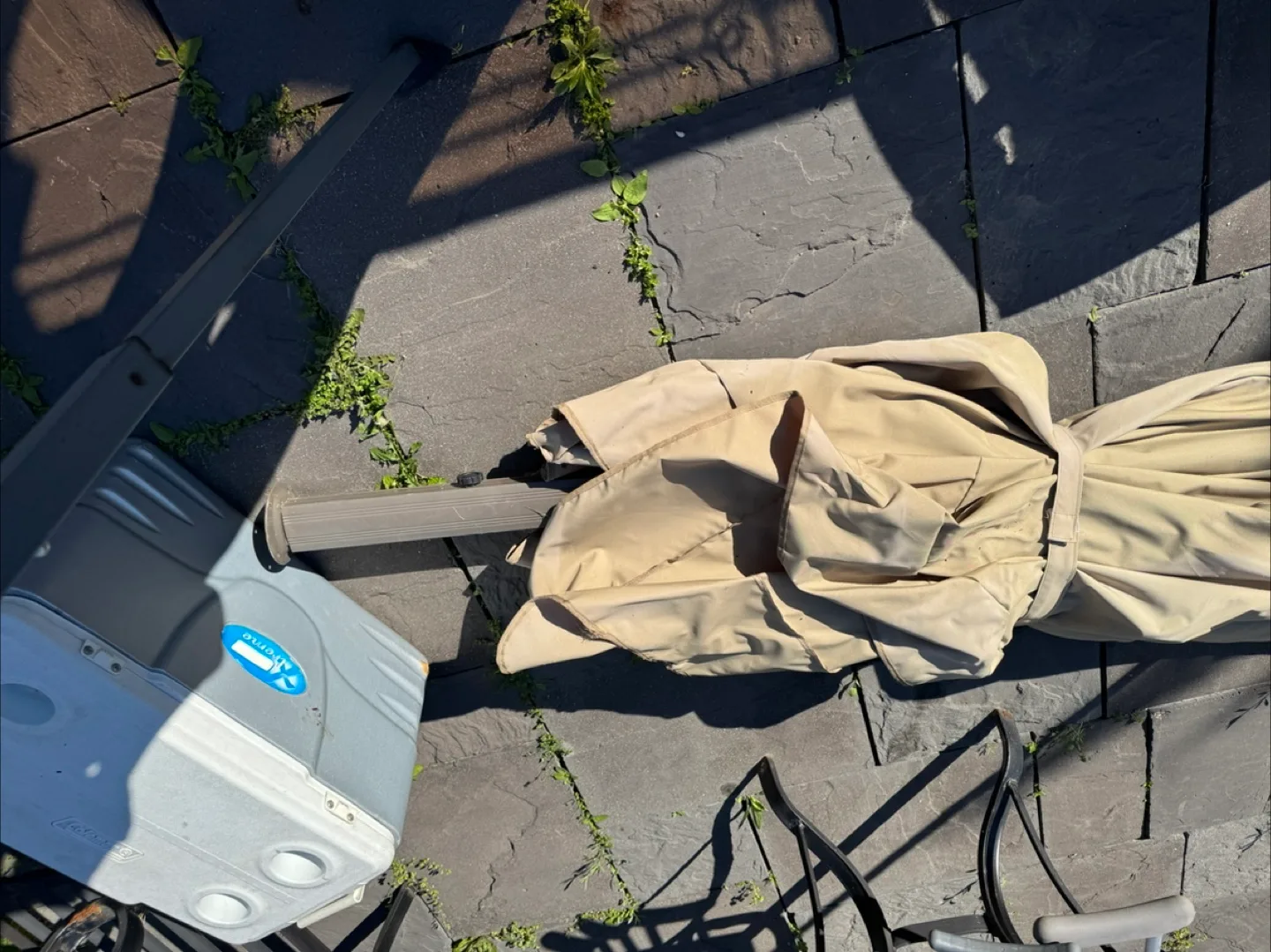 Patio Umbrella - Beige Cantilever read the description image indicator(3)