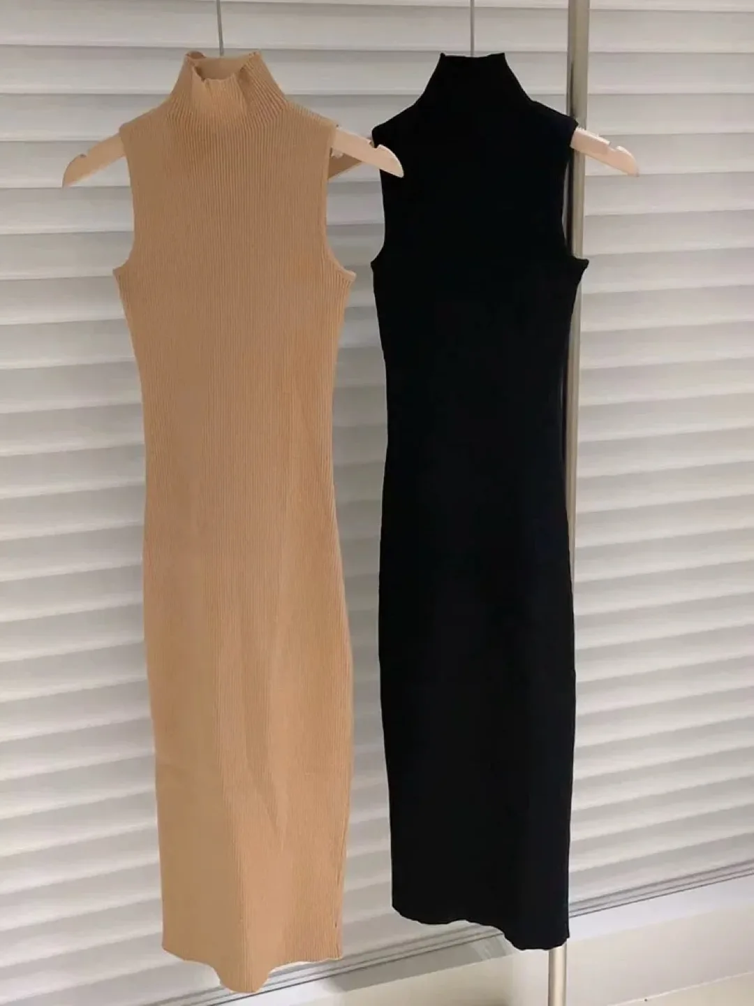 Black Sleeveless Ribbed Knit Midi Dress image indicator(2)