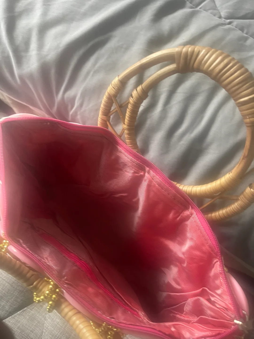 Pink Beaded Handbag with Bamboo Handles image indicator(3)