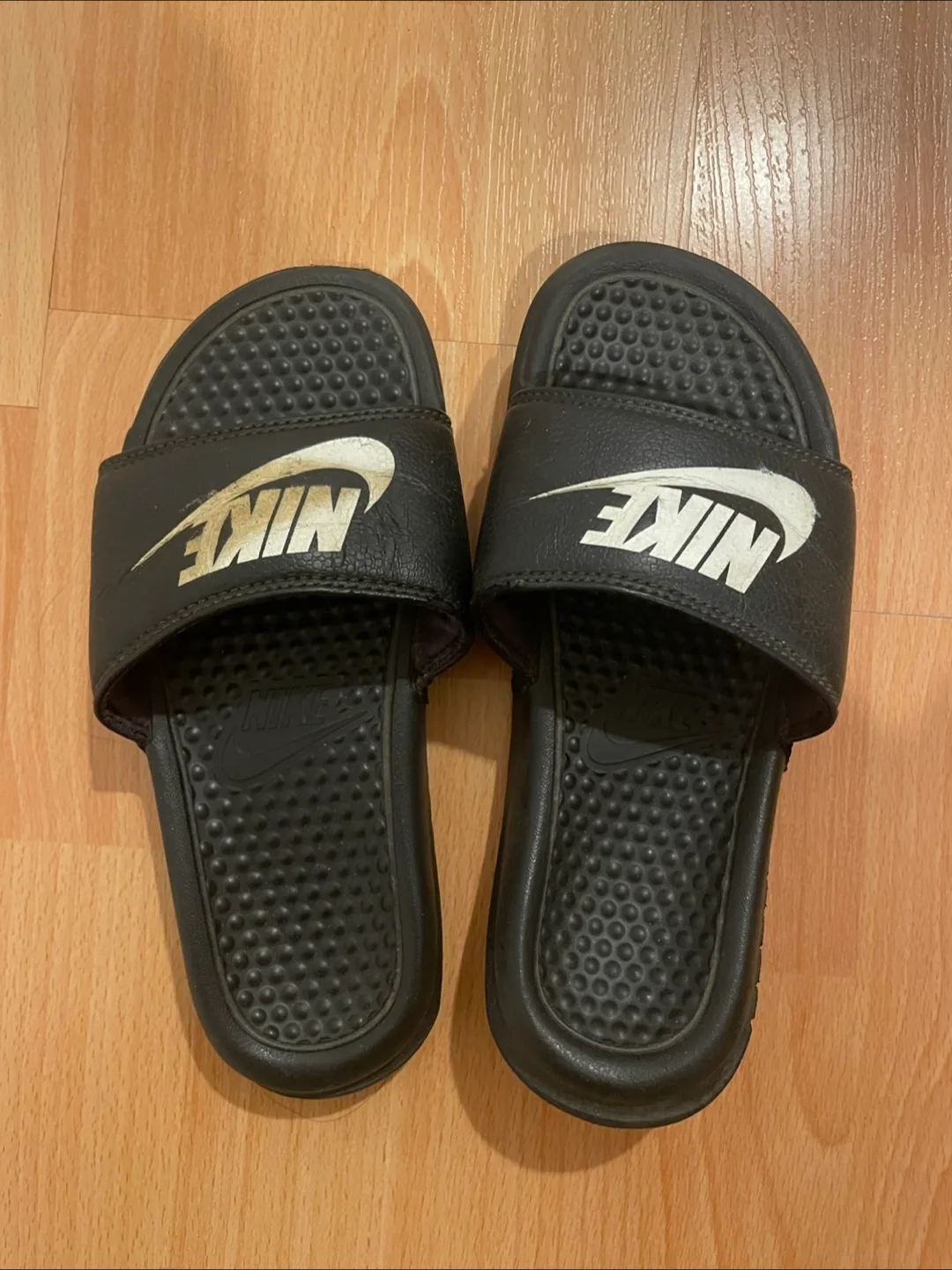 Nike Benassi JDI Slides - Black - Size 5Y thumbnail