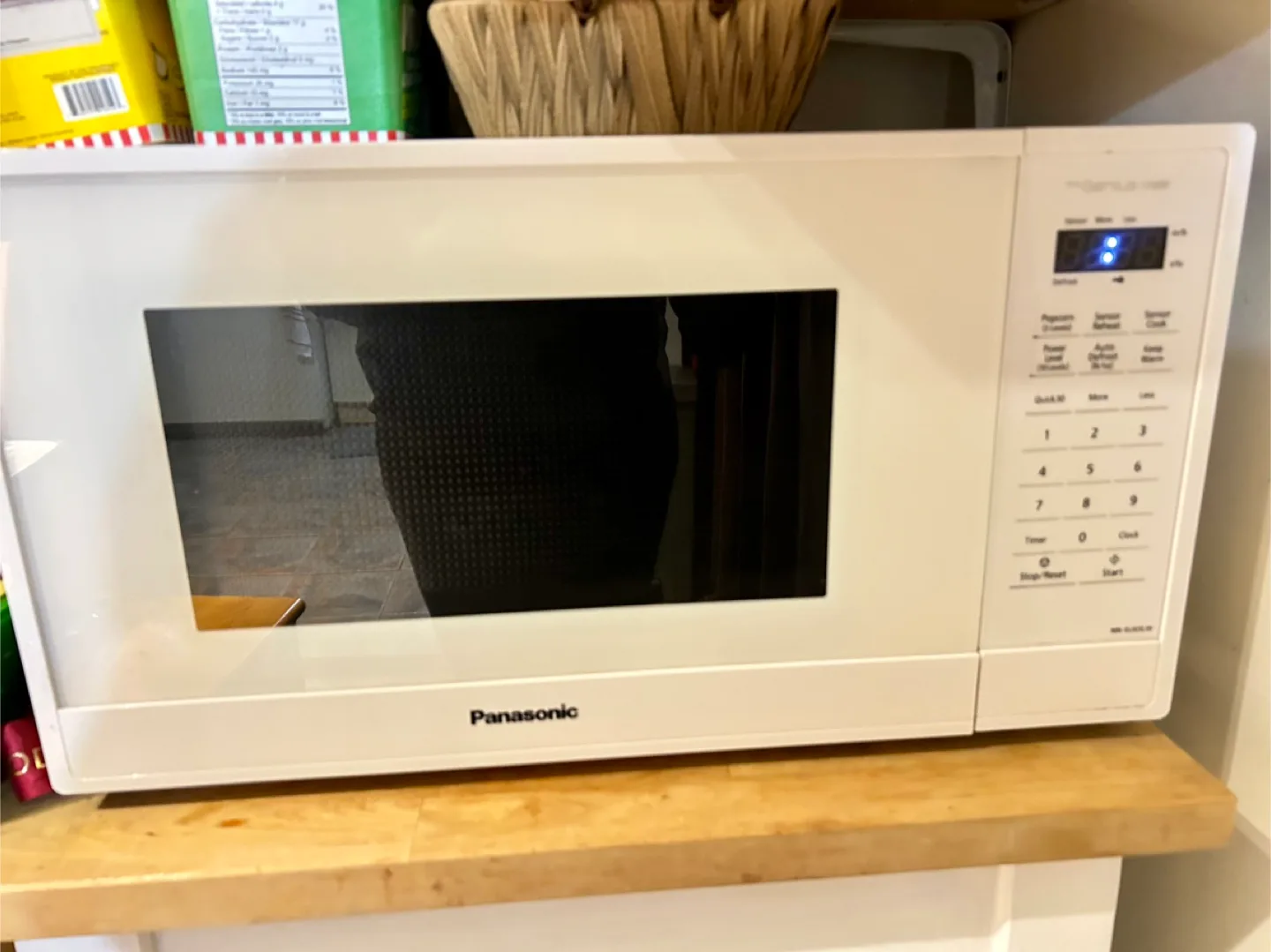 Panasonic Genius 1100W Microwave thumbnail