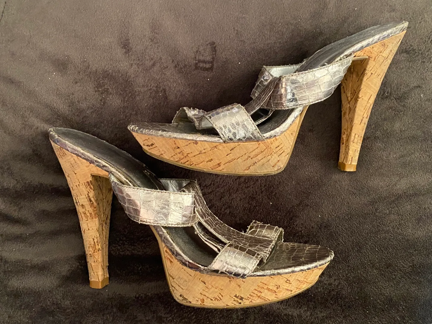 SILVER METALLIC HEELS thumbnail