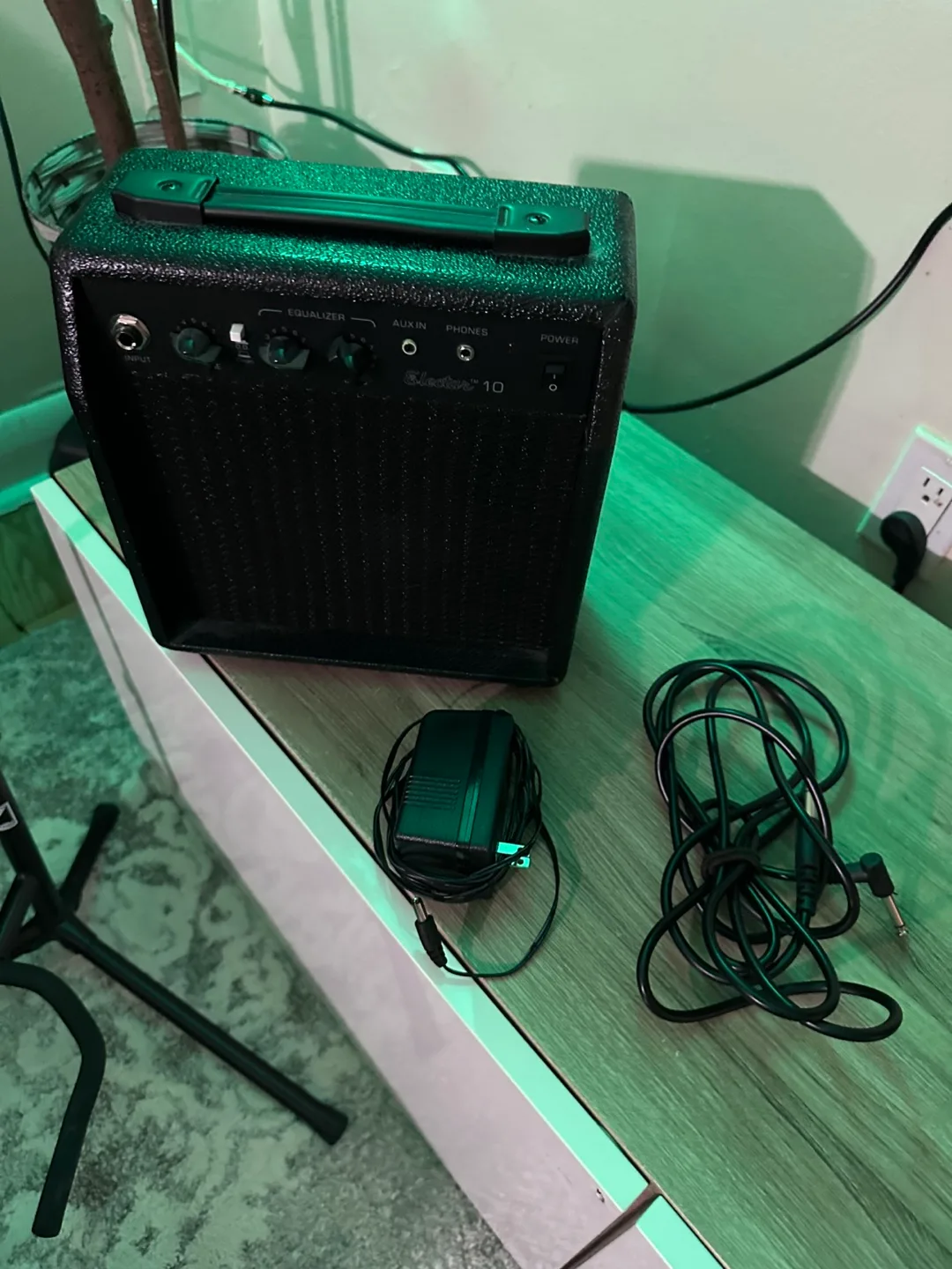 Electric Guitar kramer Package with Amplifier image indicator(4)