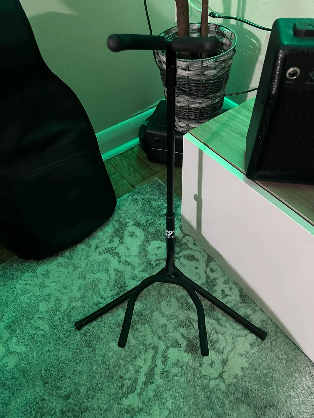 Electric Guitar kramer Package with Amplifier image indicator(6)