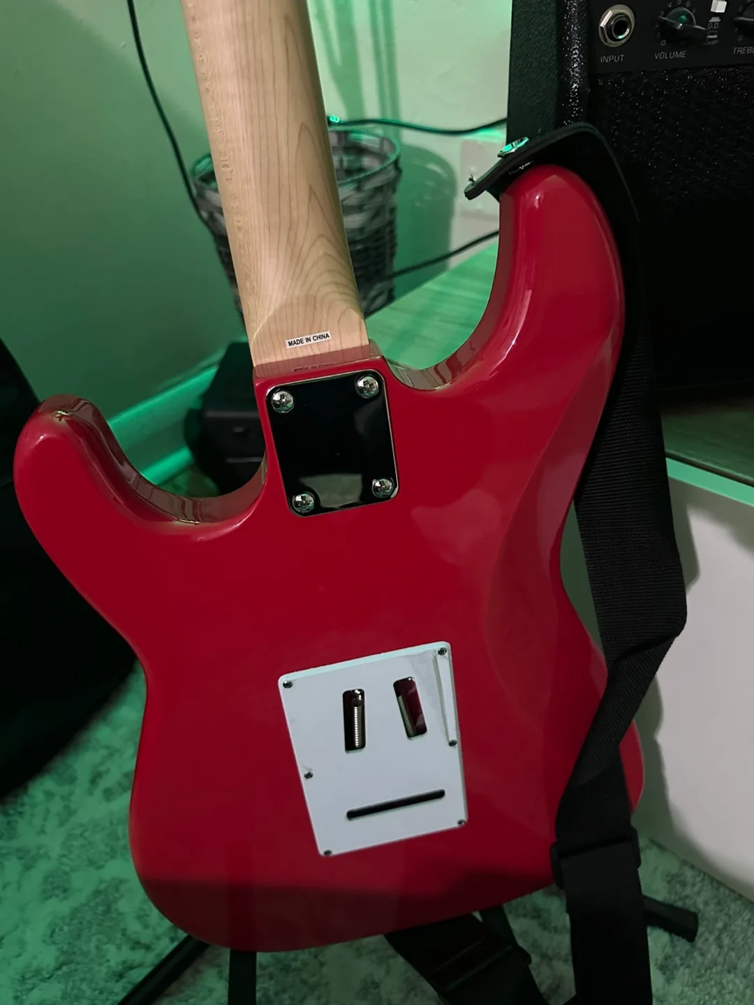 Electric Guitar kramer Package with Amplifier image indicator(7)