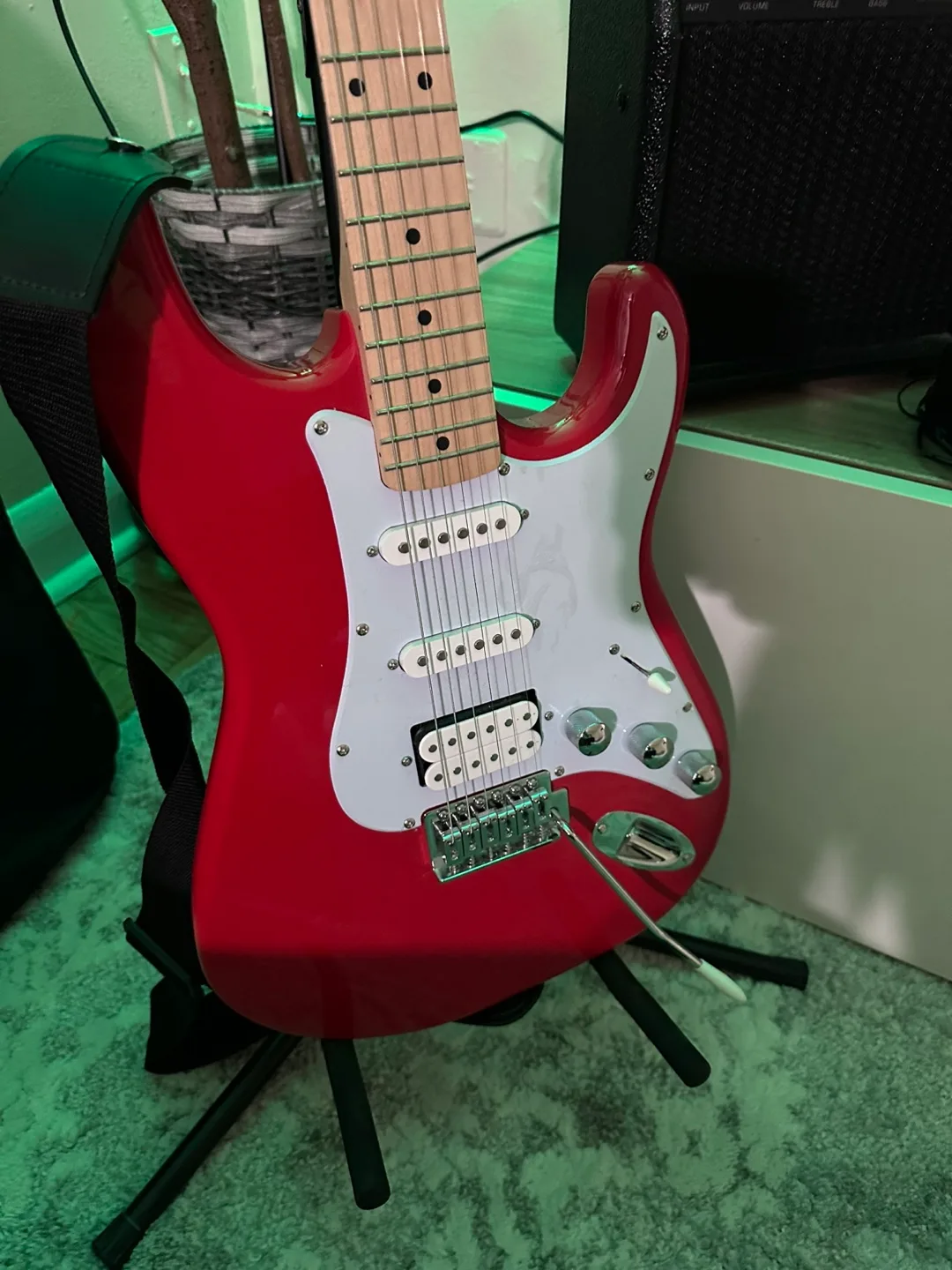 Electric Guitar kramer Package with Amplifier image indicator(8)