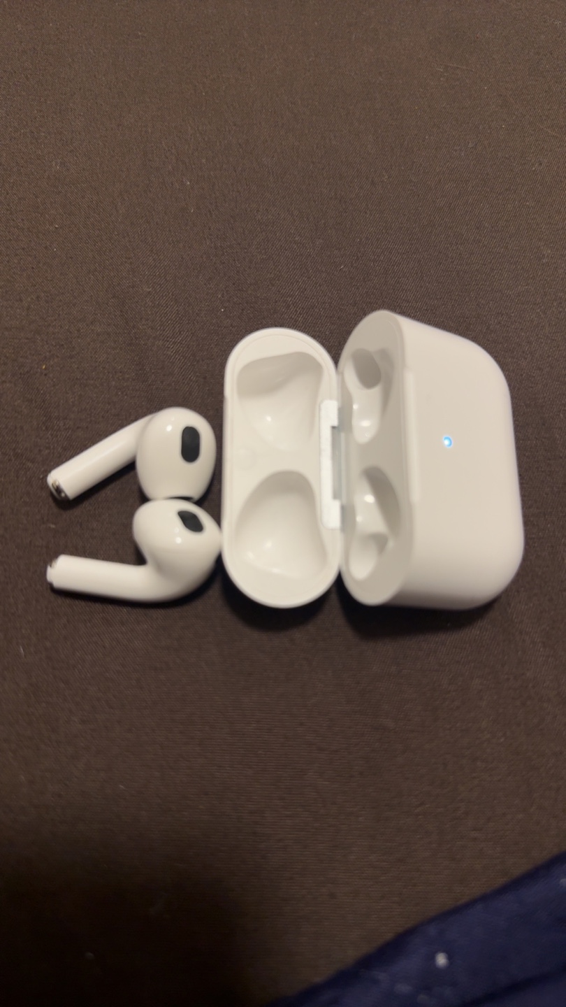 Apple AirPods with Charging Case - photo 3