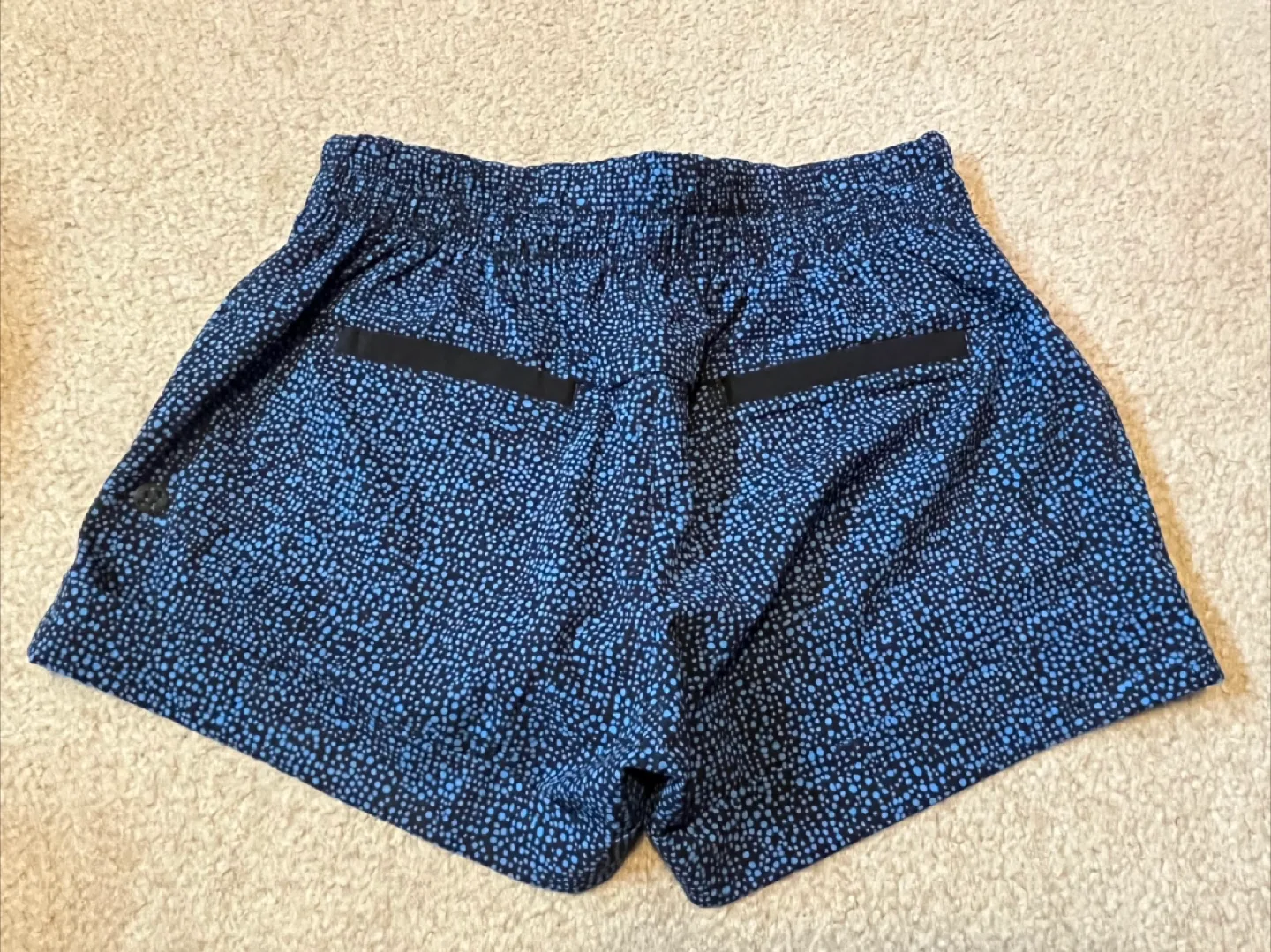 Lululemon Shorts Size 4 image indicator(2)