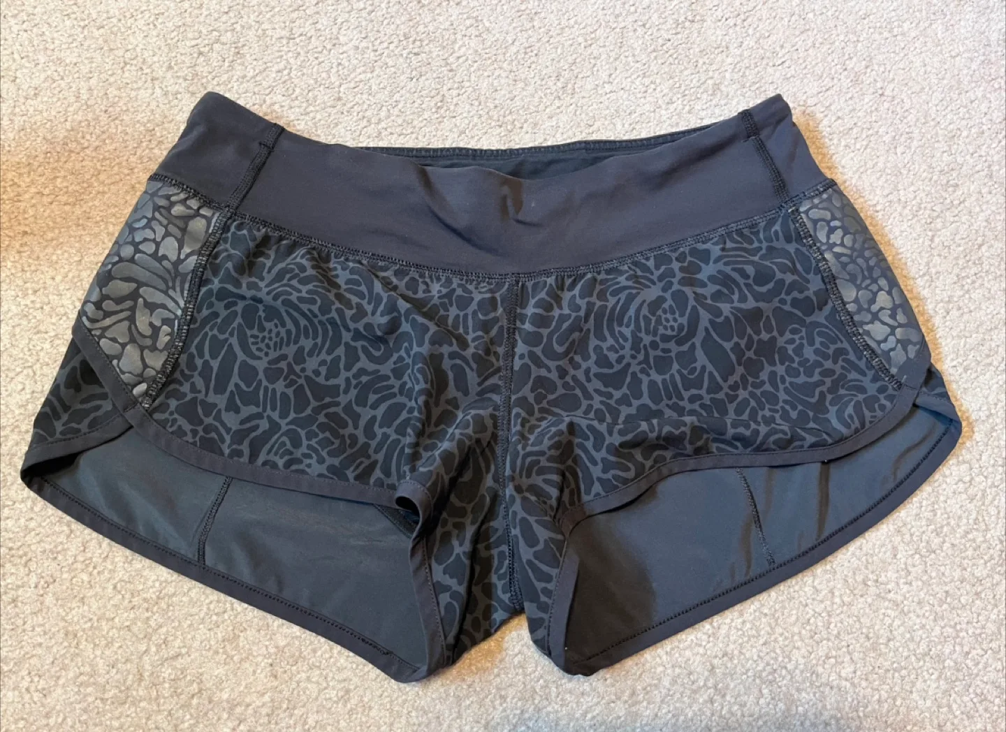 Lululemon Shorts Size 6 thumbnail
